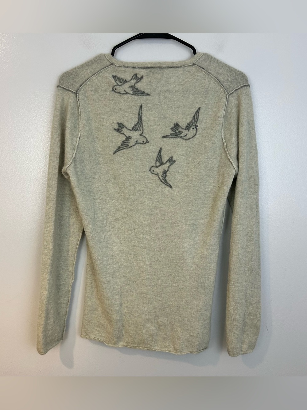 New Scotland 100% Cashmere Lightweigth V-neck Embroidered Sparrow Swearer Small
